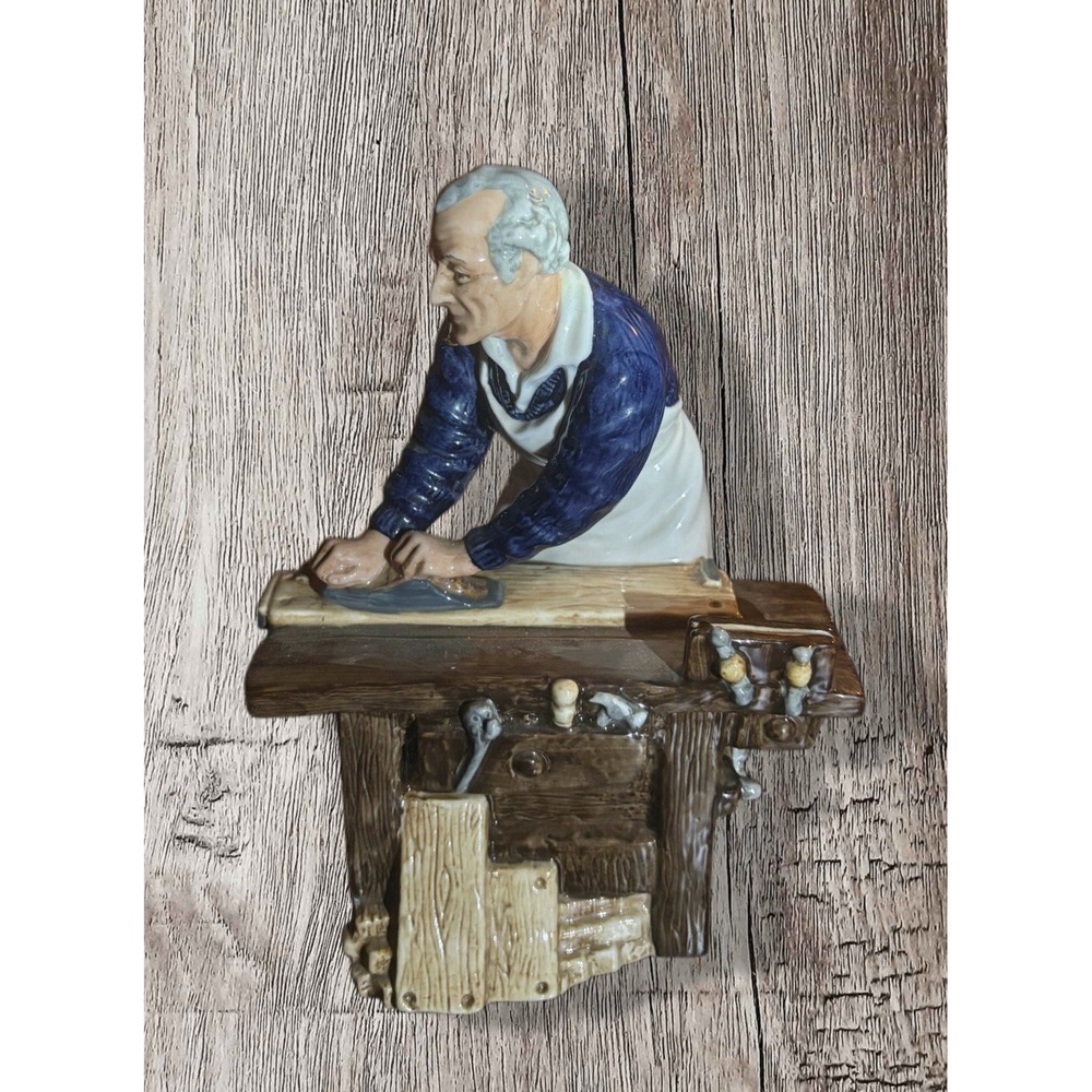 Vintage Royal Doulton 1985 The Carpenter H.N. 2678 Figurine 7.5 inch W06